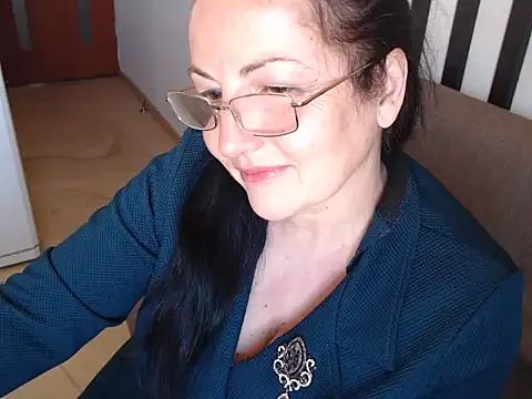 Alma44 Adlı Modelin Canlı XXX Sohbeti
