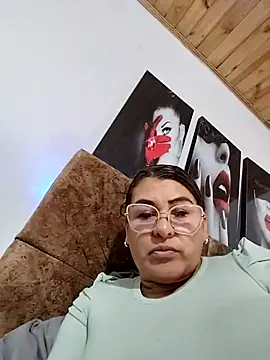 Chatroom XXX en direct de AlexxiaaMat