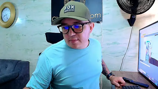 maximo_daddy élő XXX-chatje