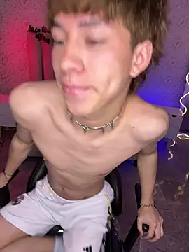 Show modela kaelwolf_tay na web-kameri