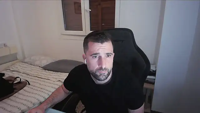 alex877x: διαδικτυακό σόου στην κάμερα