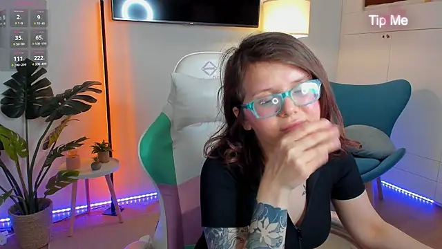 Ariell_Mini 现场XXX聊天