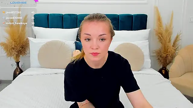 VirginOlly élő XXX-chatje