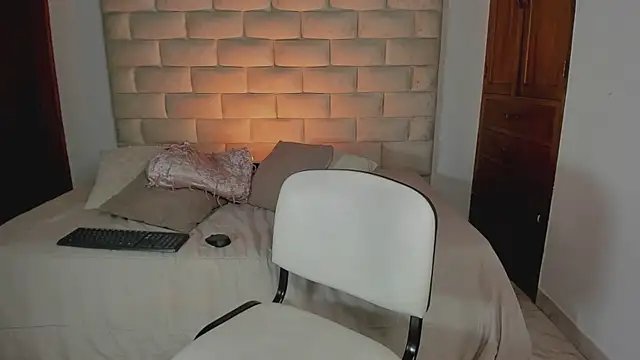 Chat XXX ao vivo de HollyGrey_