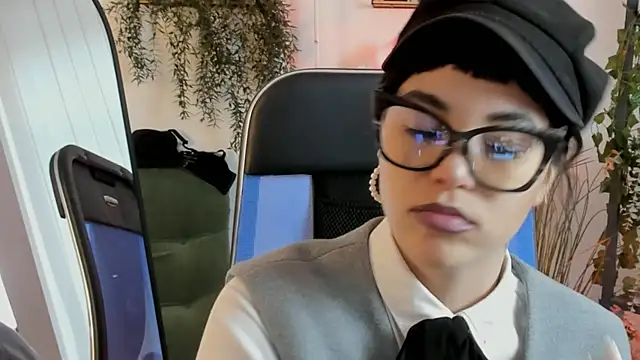 NeoGeisha Adlı Modelin Canlı XXX Sohbeti
