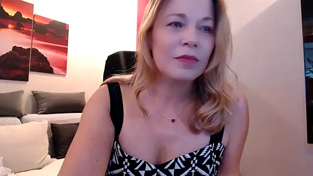 love-bionda Chat XXX live