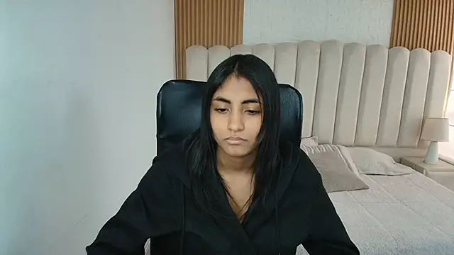shaneelle Adlı Modelin Canlı XXX Sohbeti