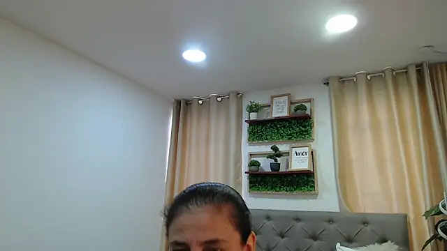 Chat +18 de sasi_luna ao vivo