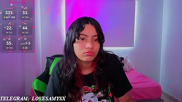Lovelyamyy élő XXX-chatje