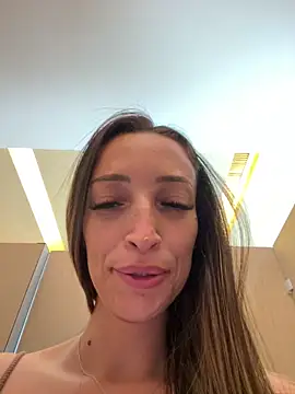 XXX chat uživo modela BelleLouiseVp