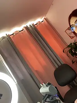 Chat XXX en directo de Kiara_noirr
