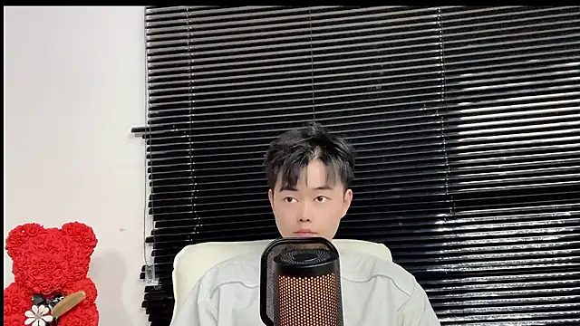 GUCCI-BOY1314's Webcam Show