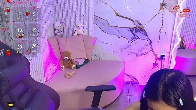 PEACHY_TAY élő XXX-chatje