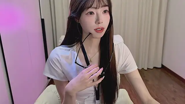 Onecutelittle's Live XXX Chat