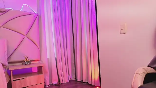 ValleryC Adlı Modelin Canlı XXX Sohbeti