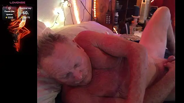 Pussyeat2please's Live XXX Chat
