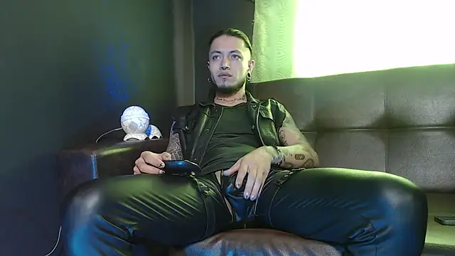 Dicaprioo_ Adlı Modelin Canlı XXX Sohbeti