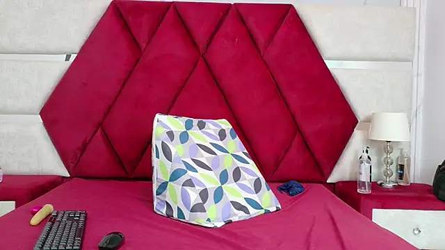 Chat +18 de Kity_spiderr ao vivo