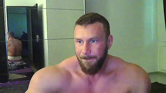 Show modela muscularkevin na web-kameri