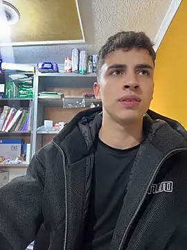AdrianRinaldi élő XXX-chatje