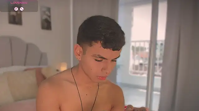 Show de Auren_Sethian na webcam