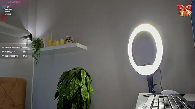 Angel_Sapphire_ élő XXX-chatje