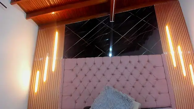 AinaPink's Live XXX Chat
