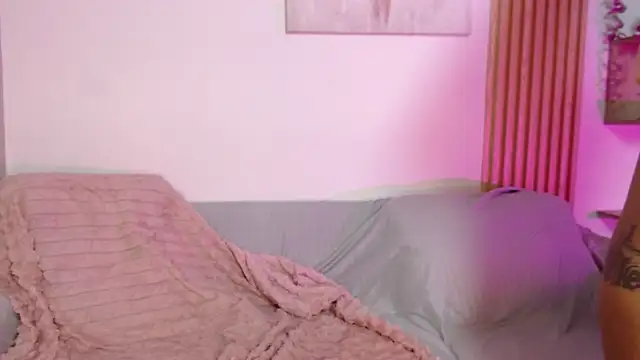 chloe_peach_ Adlı Modelin Canlı XXX Sohbeti