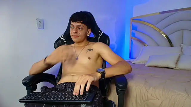 Show modela Milo_Storm na web-kameri