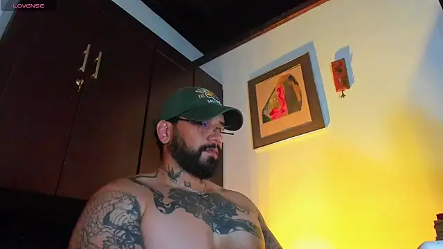 Show modela CamiloGray_ na web-kameri