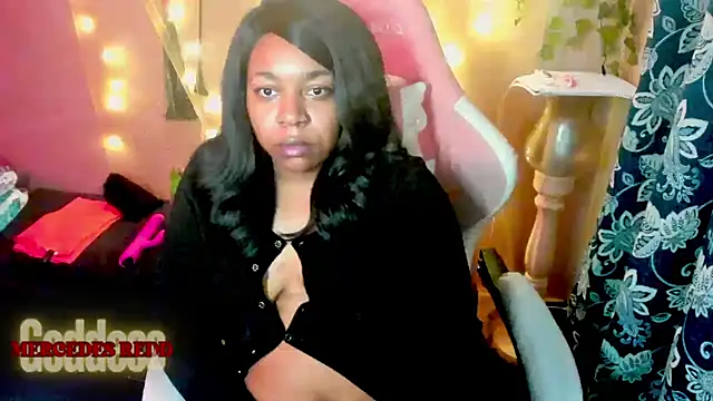 Goddess_MercedesRedd élő XXX-chatje