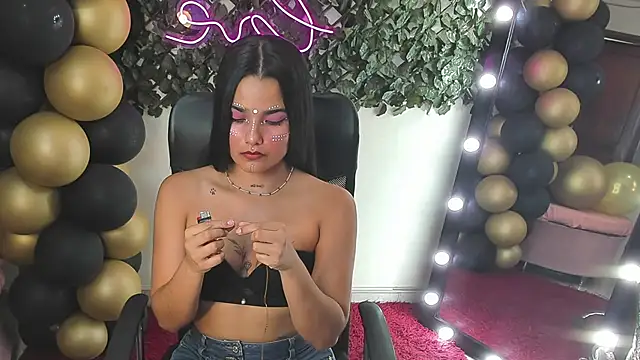 DestinyHills – Naživo XXX chat