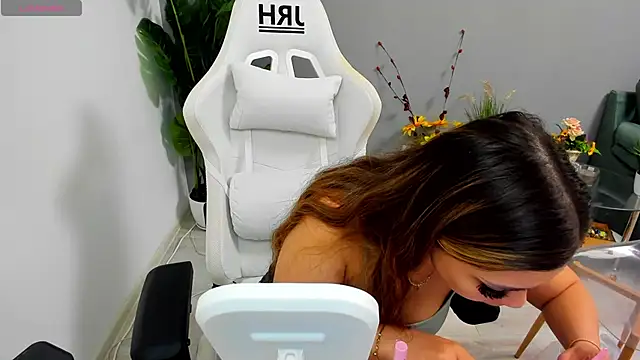 EveEvian's Live XXX Chat