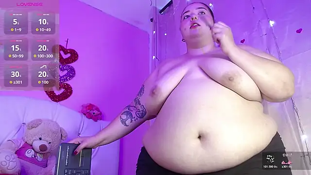 Chat XXX en directo de HECATE_23