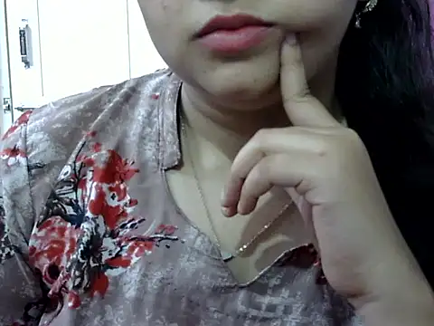 Chat XXX en directo de Cute_Aliyaa