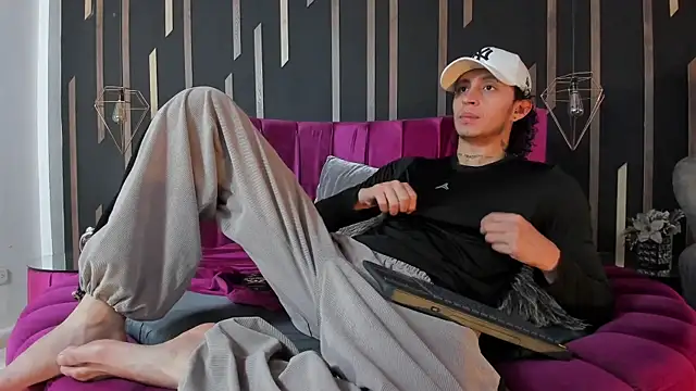 JayTaylorr Adlı Modelin Canlı XXX Sohbeti
