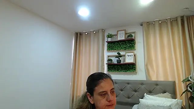 sasi_luna's Live XXX Chat