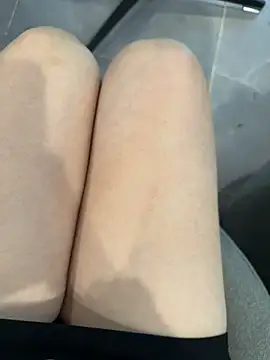gougou13 Show in webcam
