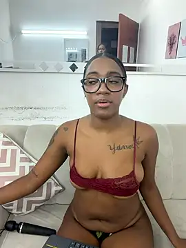 Emi_rousse Live XXX-Chat