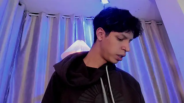Ethan_qop Show in webcam