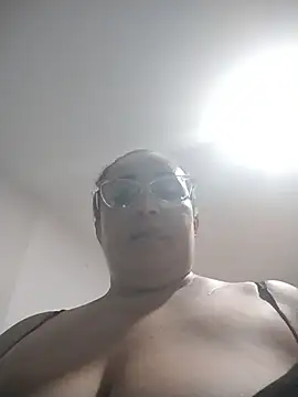 Nini_Love_ élő XXX-chatje