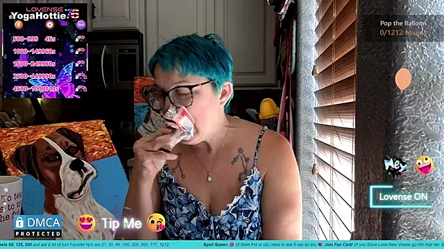 XXX chat uživo modela YogaHottie76