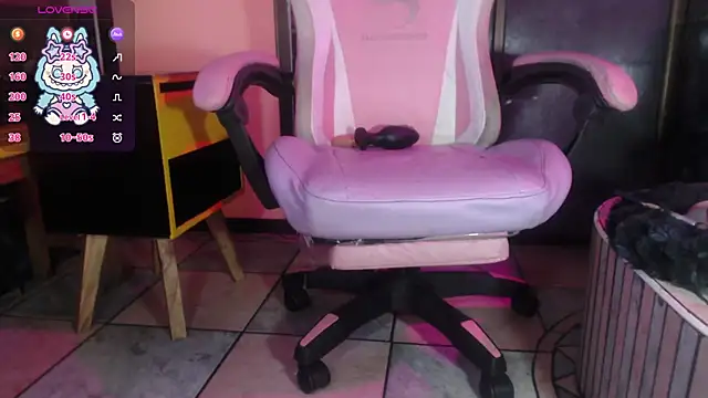 Sally23_ Live XXX-Chat