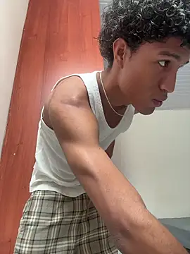 Masterikee Adlı Modelin Canlı XXX Sohbeti