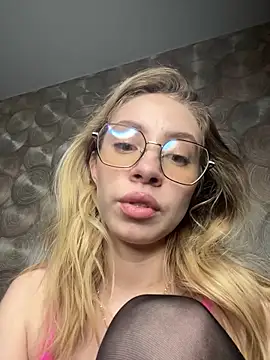Kitty_Katrine's Live XXX Chat