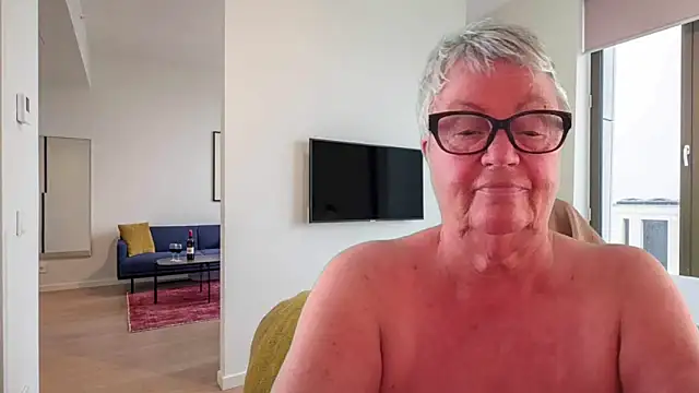 Mystery-Grandmother Webcam-Show