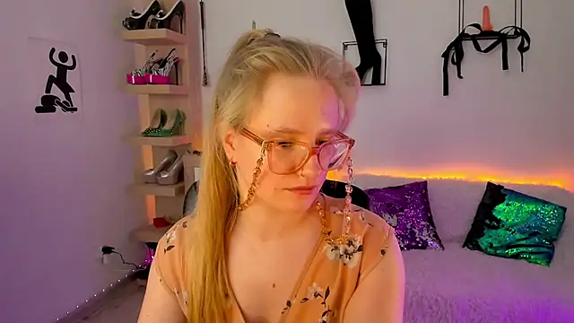 Chat +18 de NancyHottie ao vivo