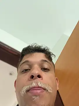 Show de CabaMacho22 na webcam