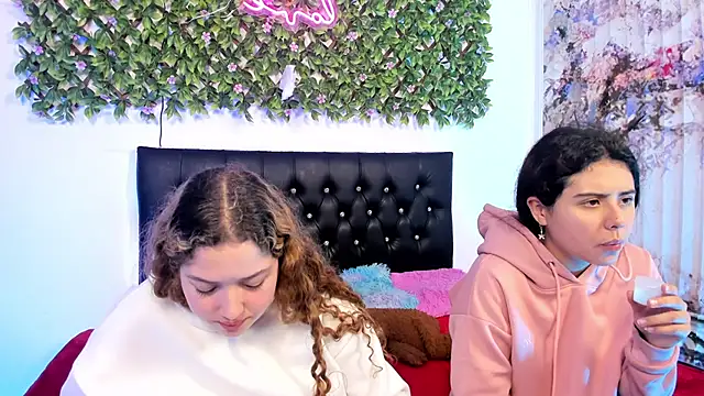 valeria_and_zoe Webcamshow