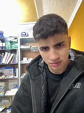دردشة AdrianRinaldi الجنسية المباشرة